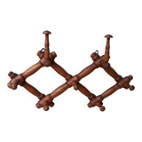 Extendable wooden coat rack