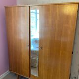 Wardrobe with a vintage 60s ice cream