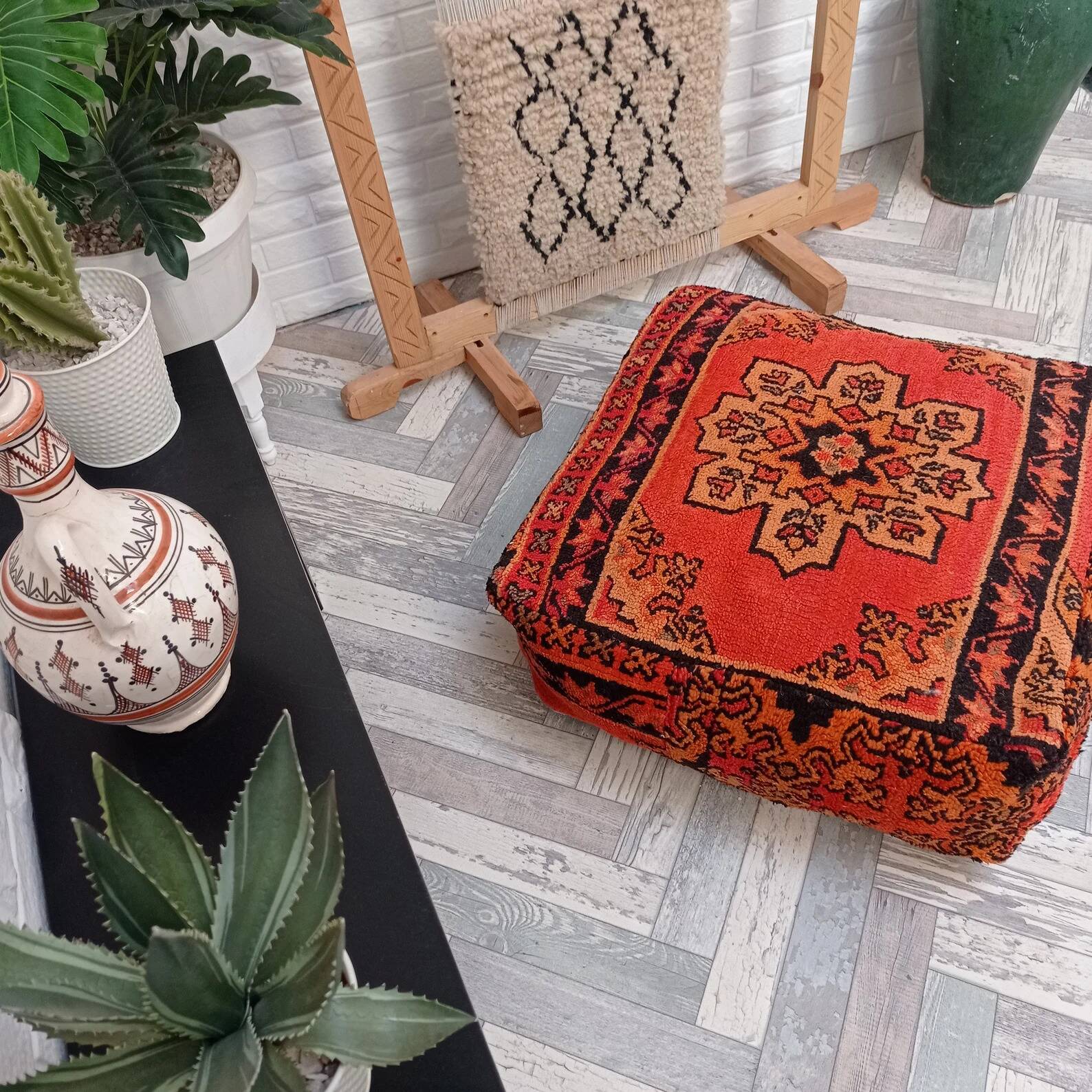 Handmade Berber pouf in wool 60 X 60 X 20 CM