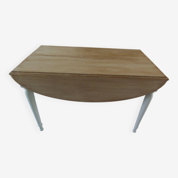 Flap table, pearl gray patinated base with waxed finish, medium oak waxed wood top