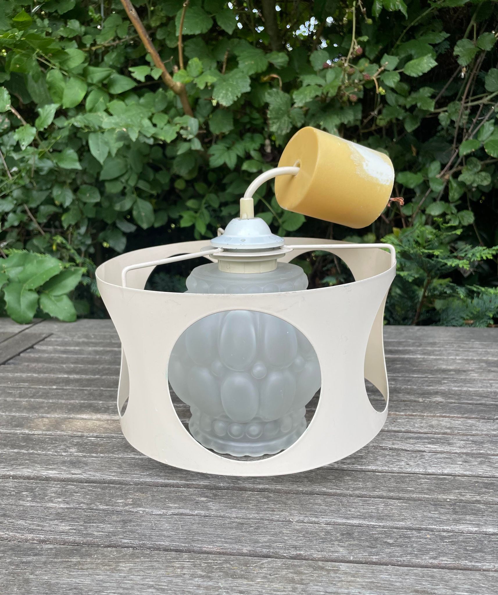 Suspension in bubbled frosted glass with its openwork entourage 70s