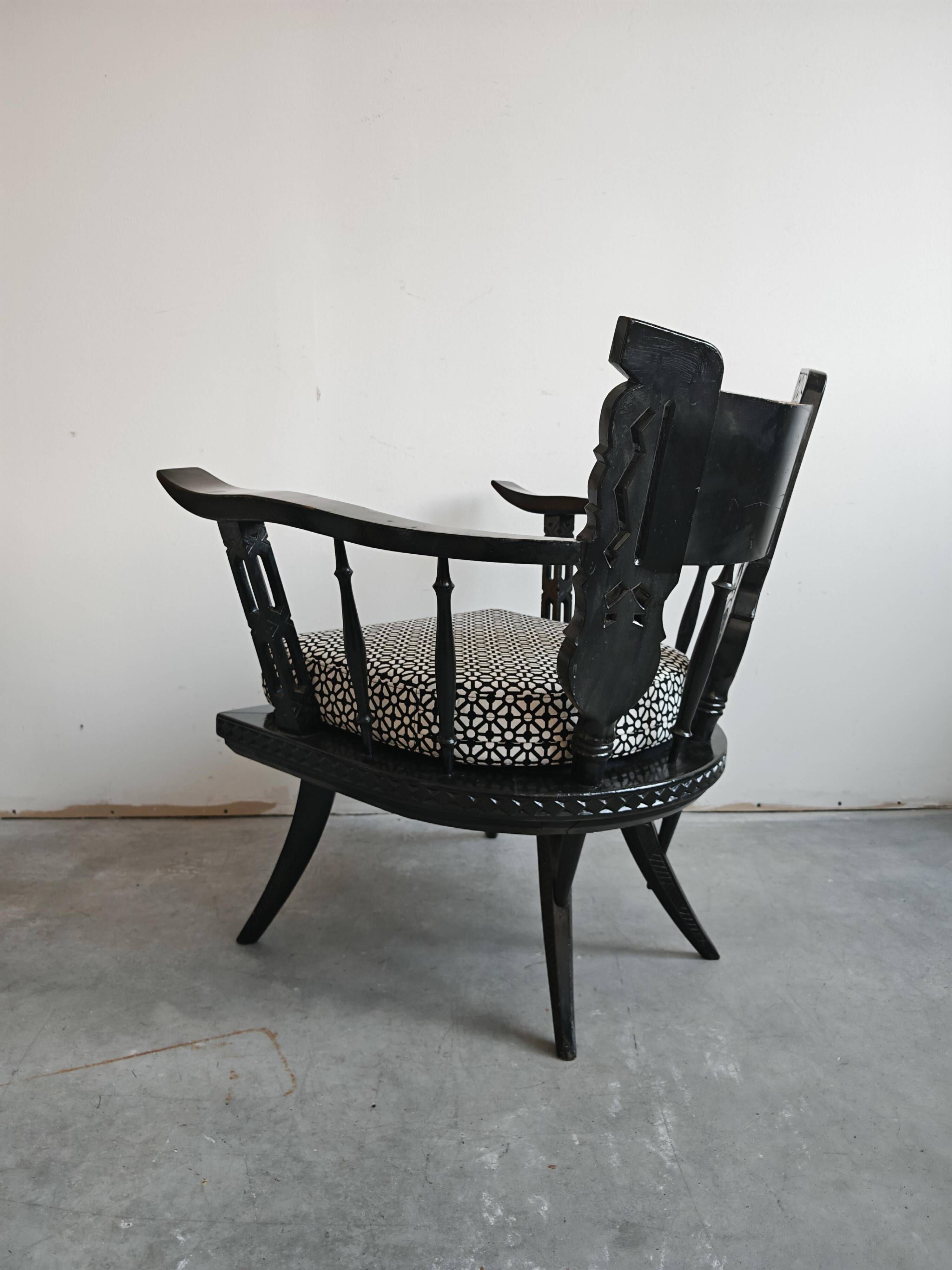 Pair of antique hand-carved armchairs in black lacquer from the 1920s.