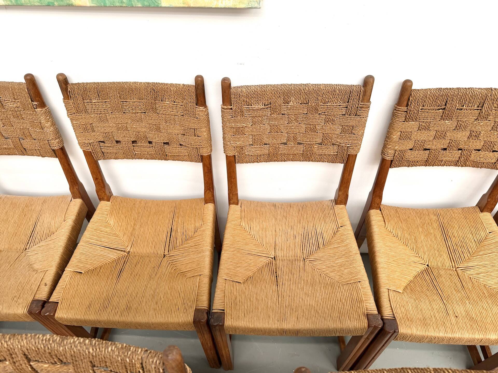 Série de dix chaises en orme massif tressées main, France circa 1965