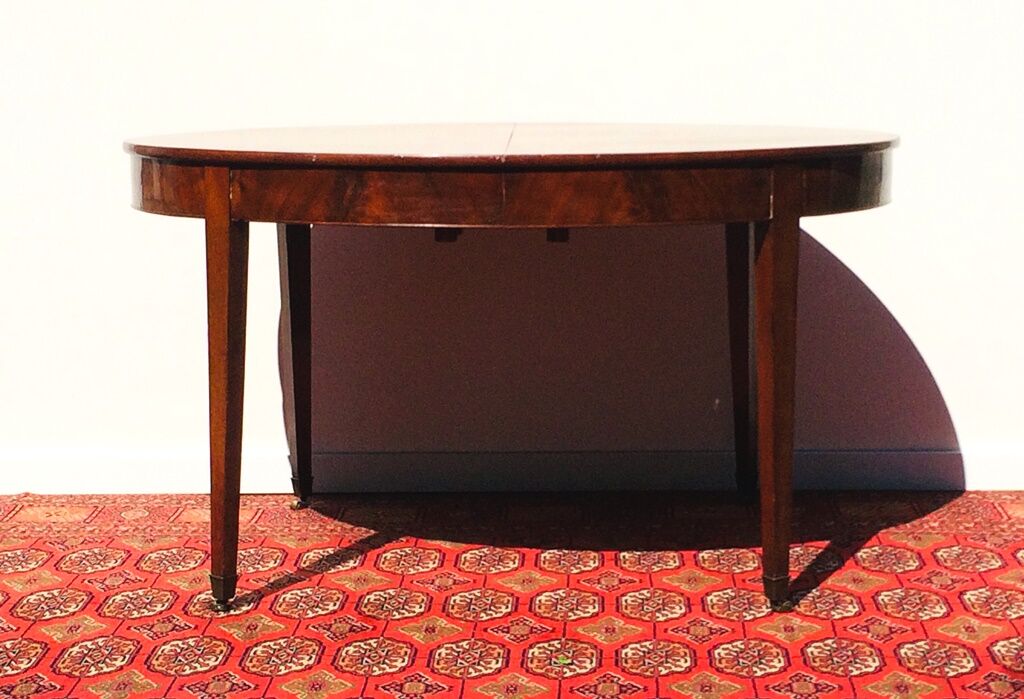 19th expandable empire table 4/6 p