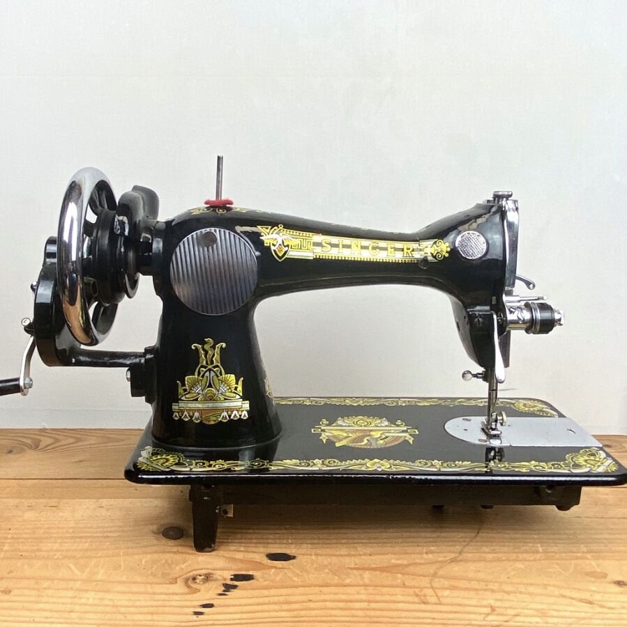 Singer - old sewing machine - black lacquer with golden patterns - very decorative