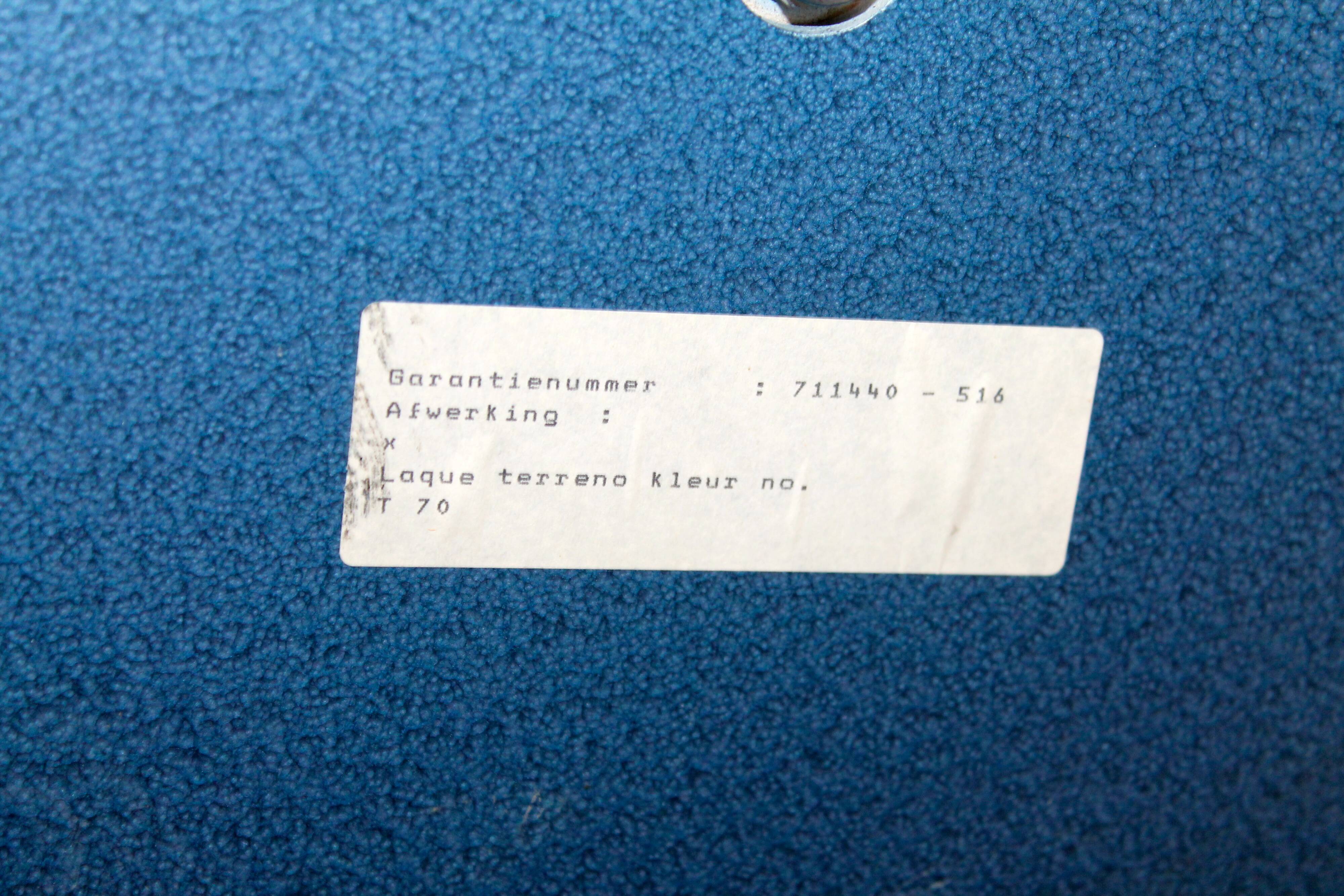 Low years 80,3 trays swivel table