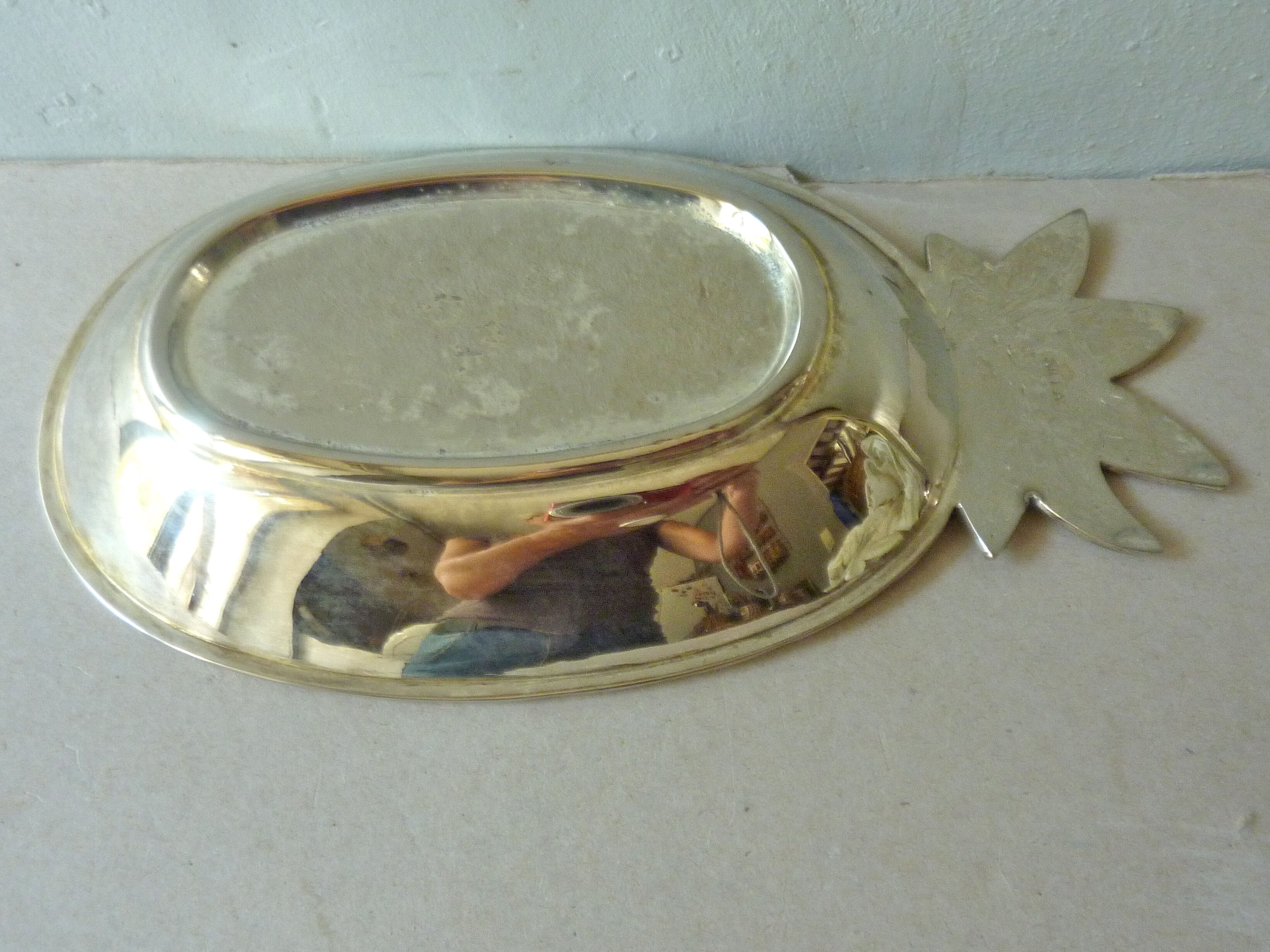 Empty pocket form silver metal pineapple, Silea, 70 years