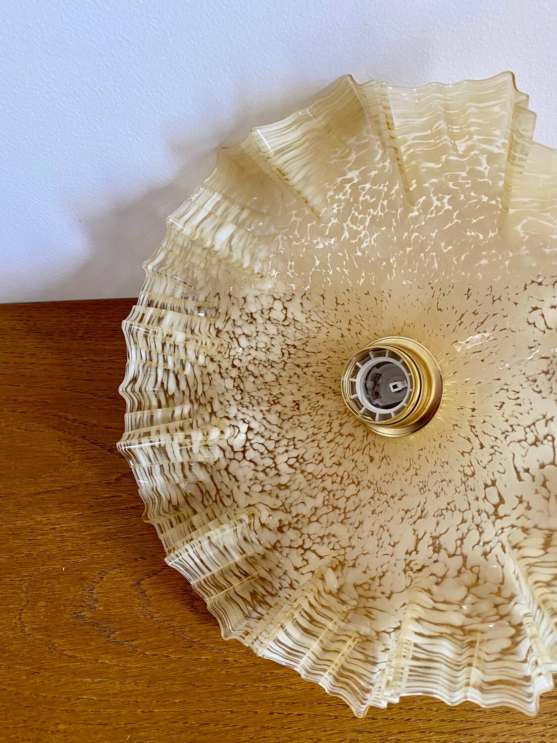 Serrated pendant lamp in Clichy glass