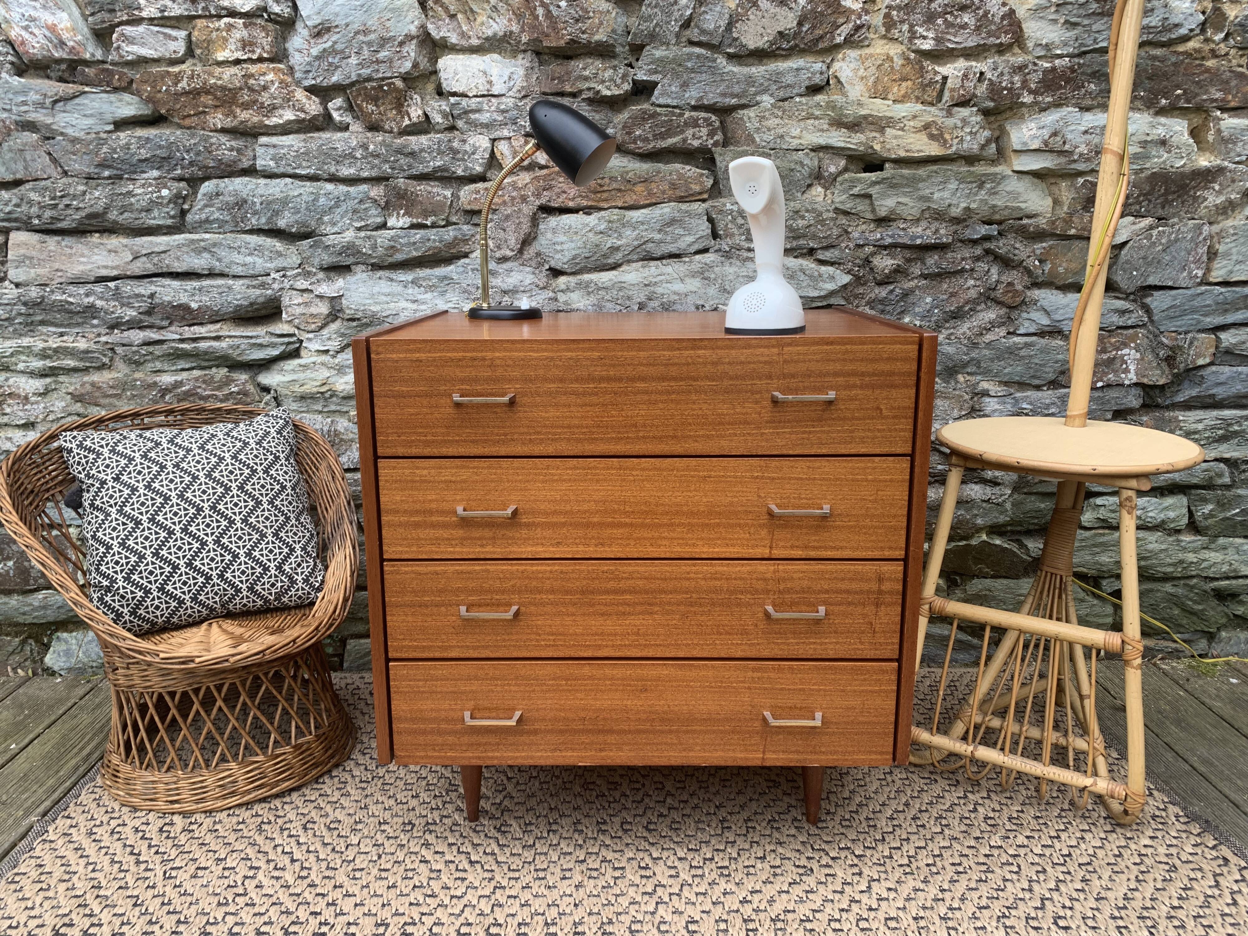 Vintage chest of drawers with 4 drawers