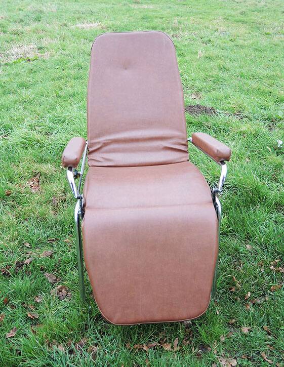 Old chaise longue in faux leather skai lama