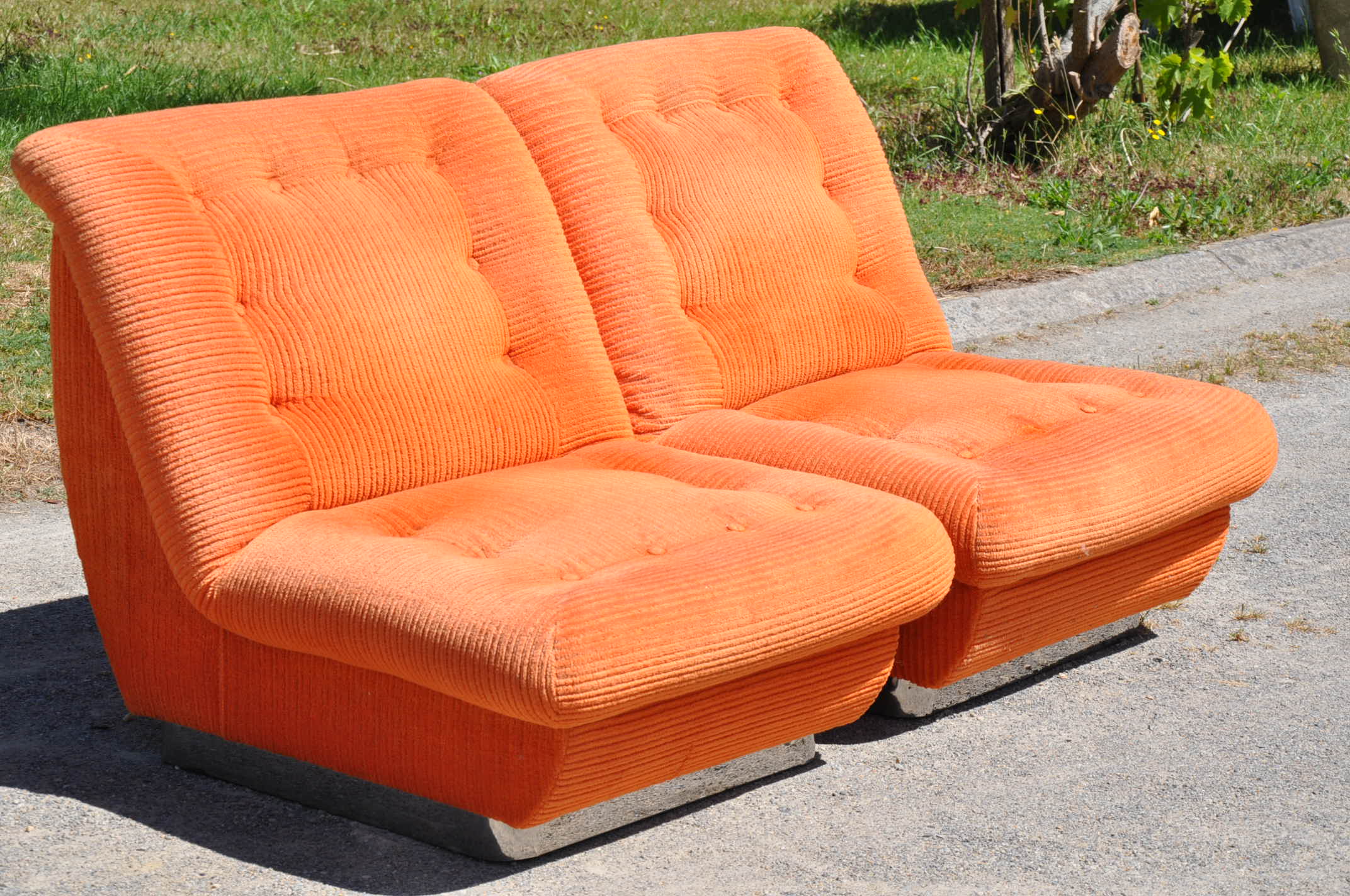 Paire de fauteuils des années 70