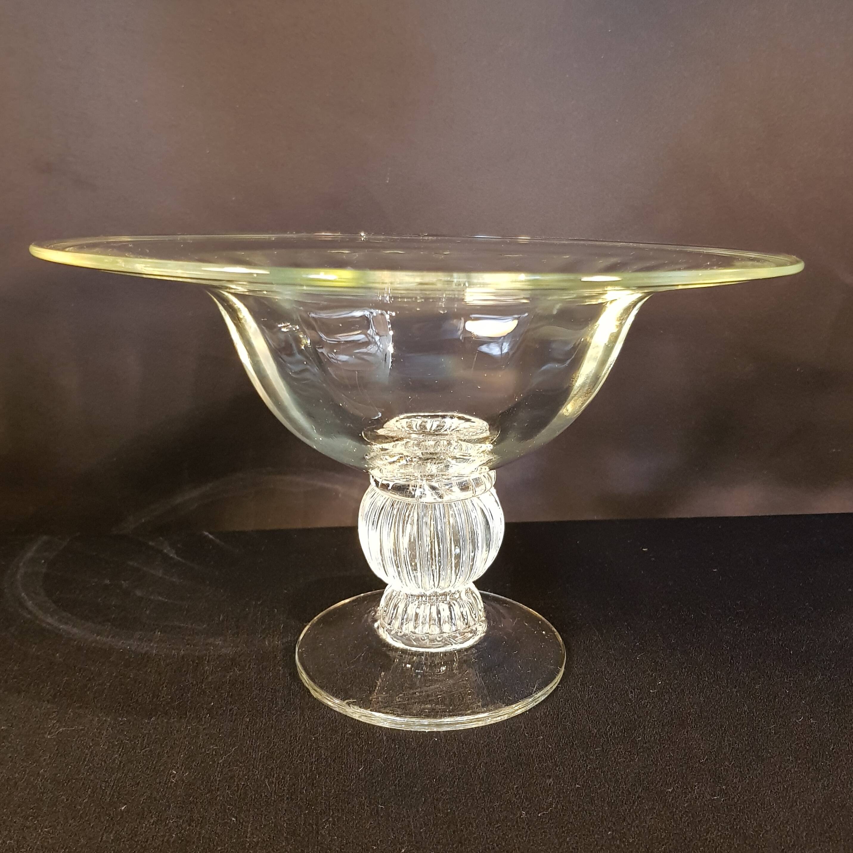 Grande coupe en verre