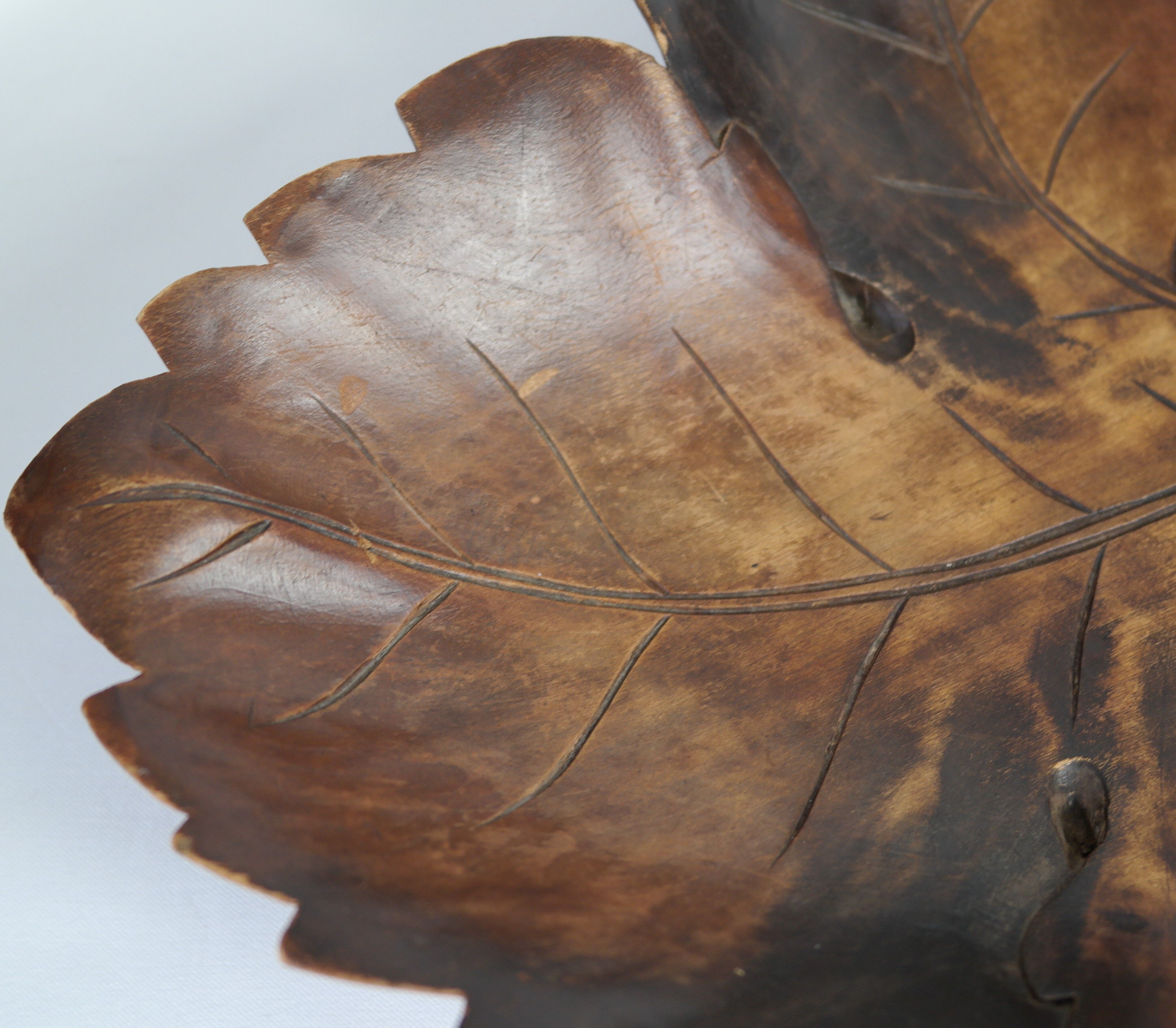 Ruef maple leaf wooden basket