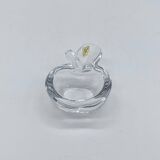 Empty pocket, apple