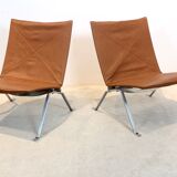 Paire de chauffeuses PK22 en cuir cognac par Poul Kjærholm pour E Kold Christensen
