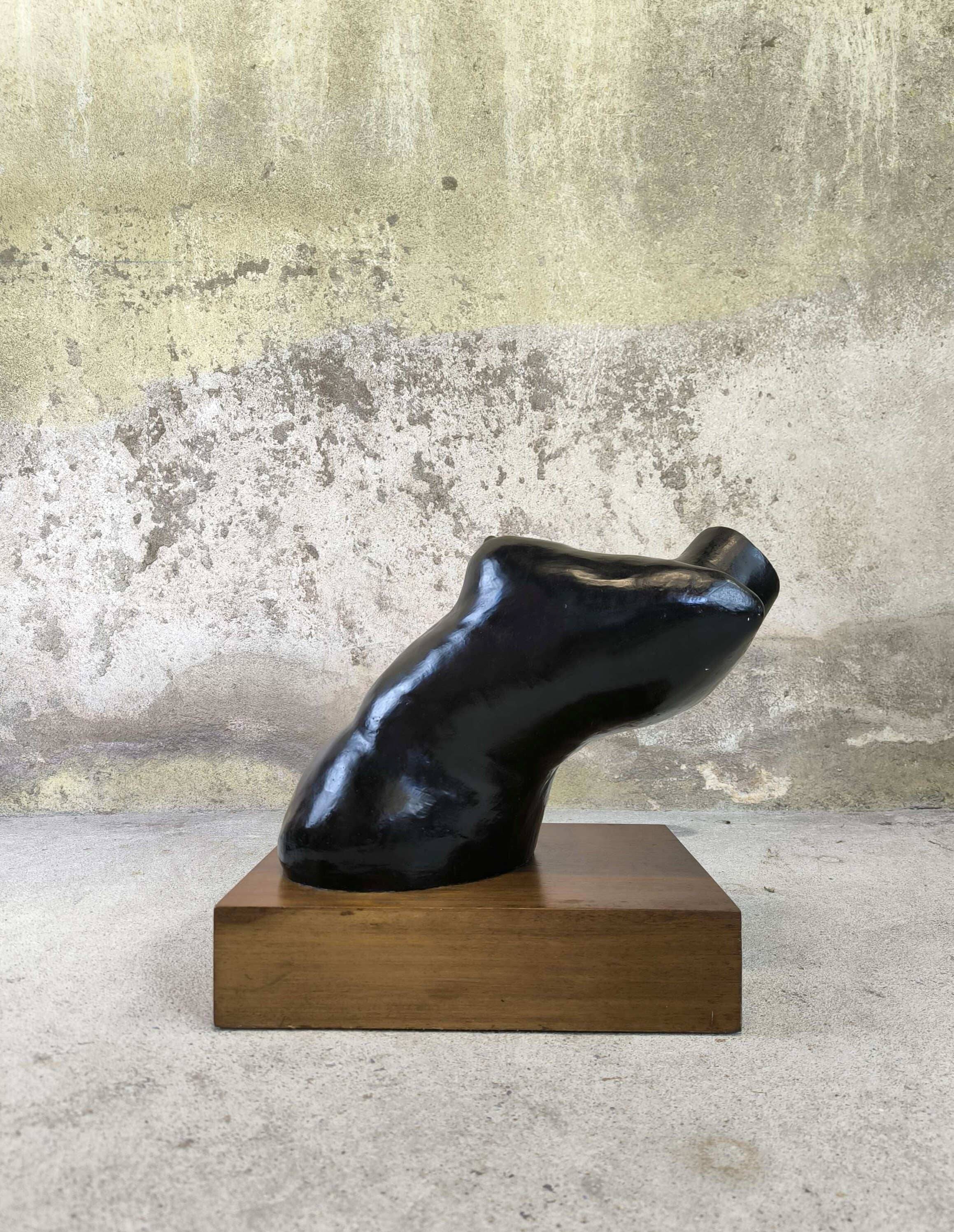 Sculpture buste féminin sur socle bois