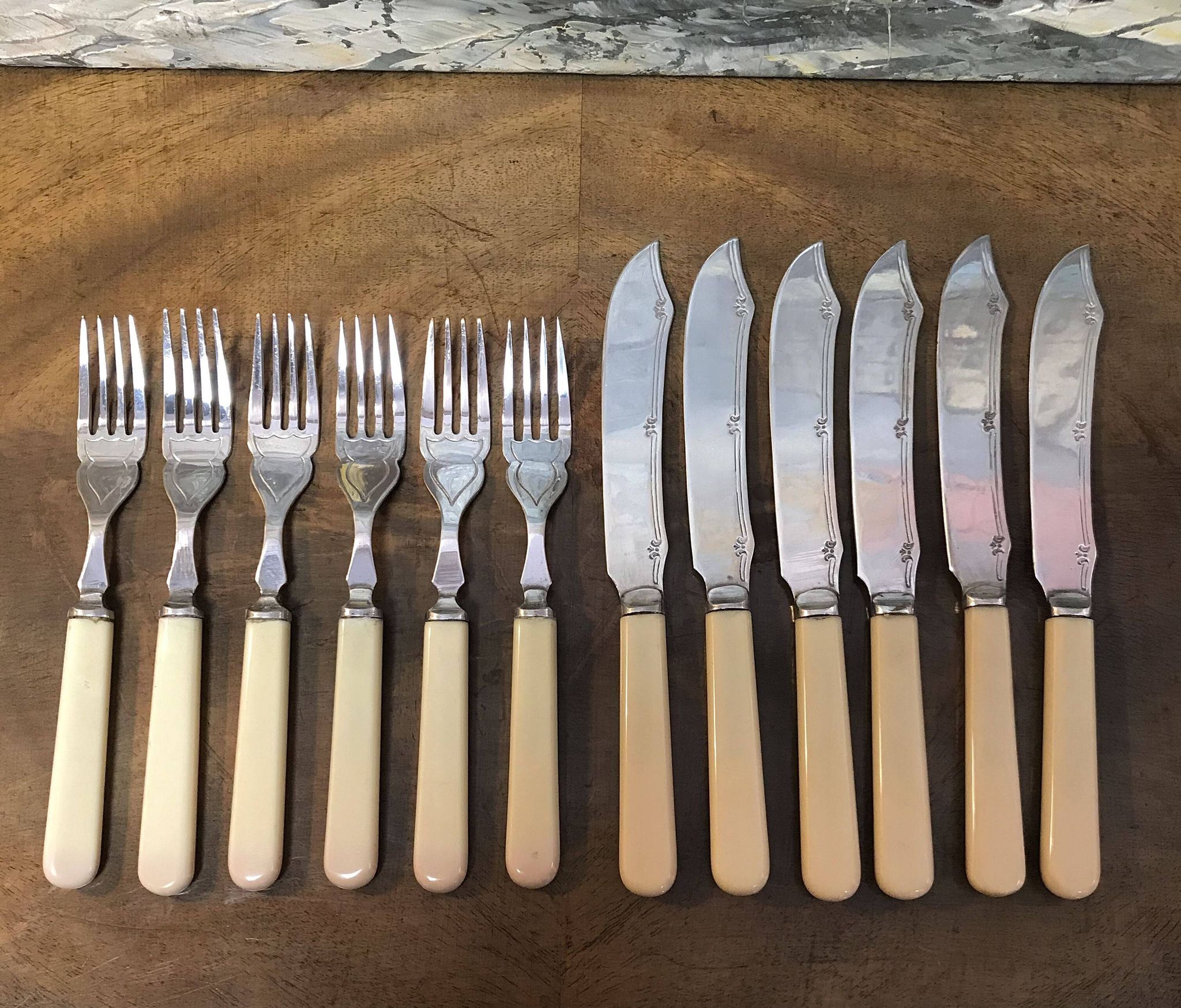 Silver-plated metal fish cutlery set consisting of 6 forks and 6 knives