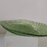 Oval glass shell-shaped dish
