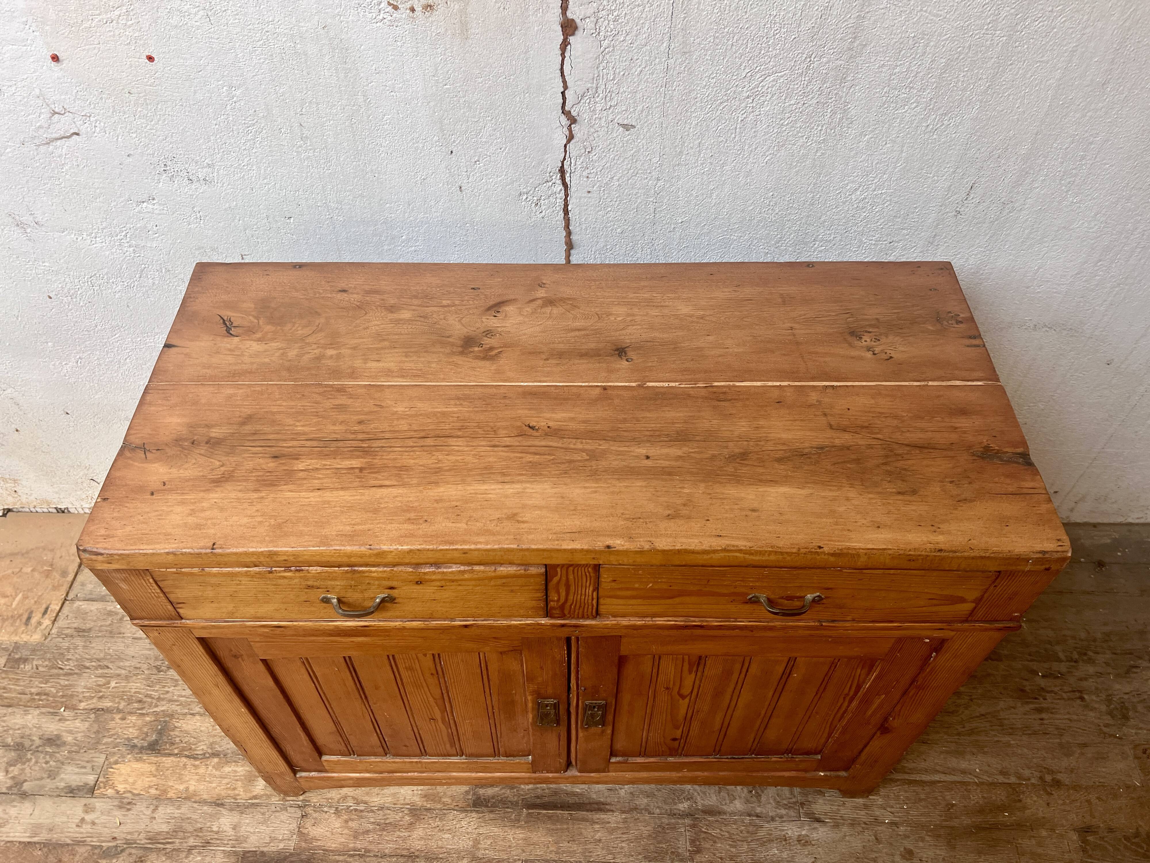 Buffet parisien vintage 1930