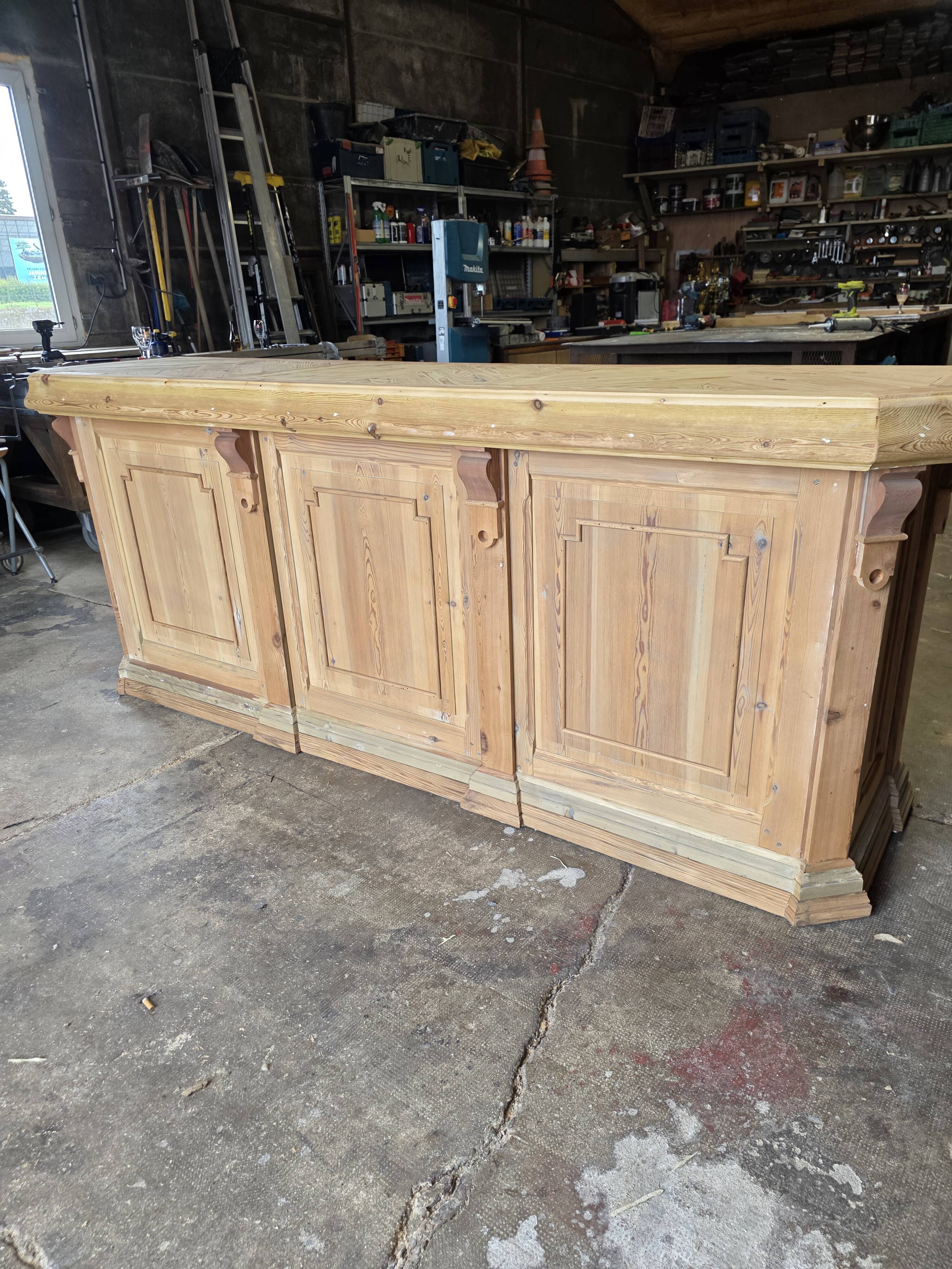 Trade counter