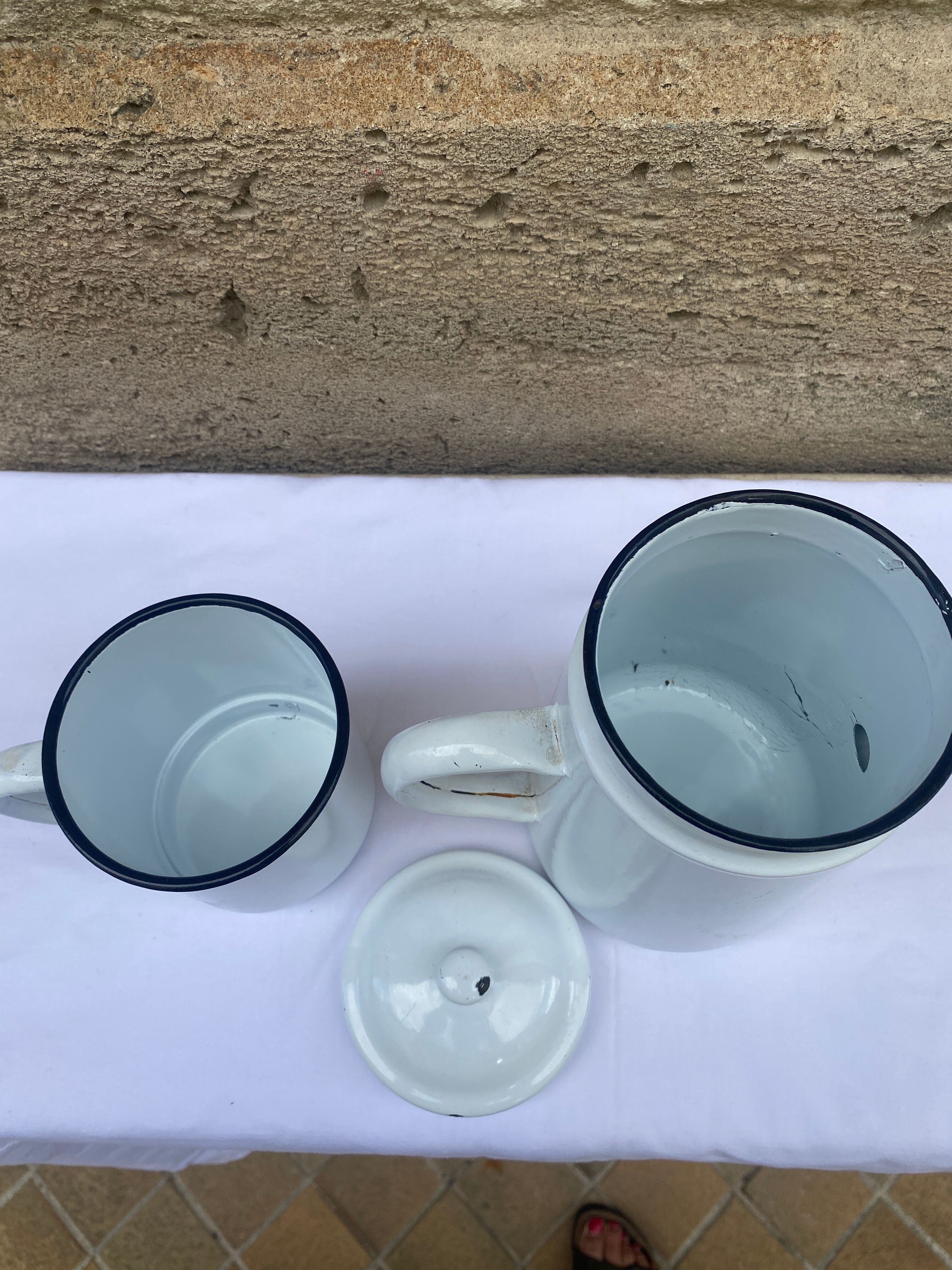 White enamelled coffee maker