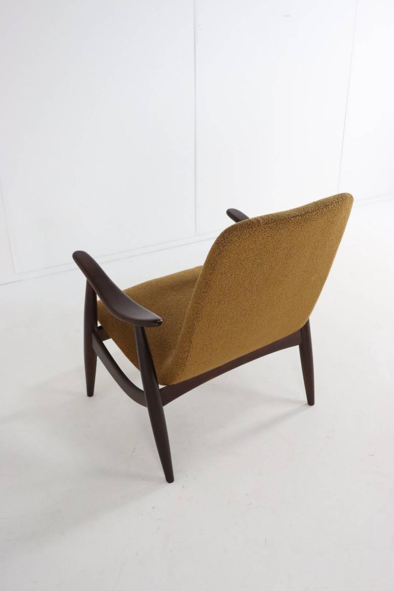 Armchair 'Popkensburg' Attr. Louis van Teeffelen for Wébé | 3 pieces in sto
