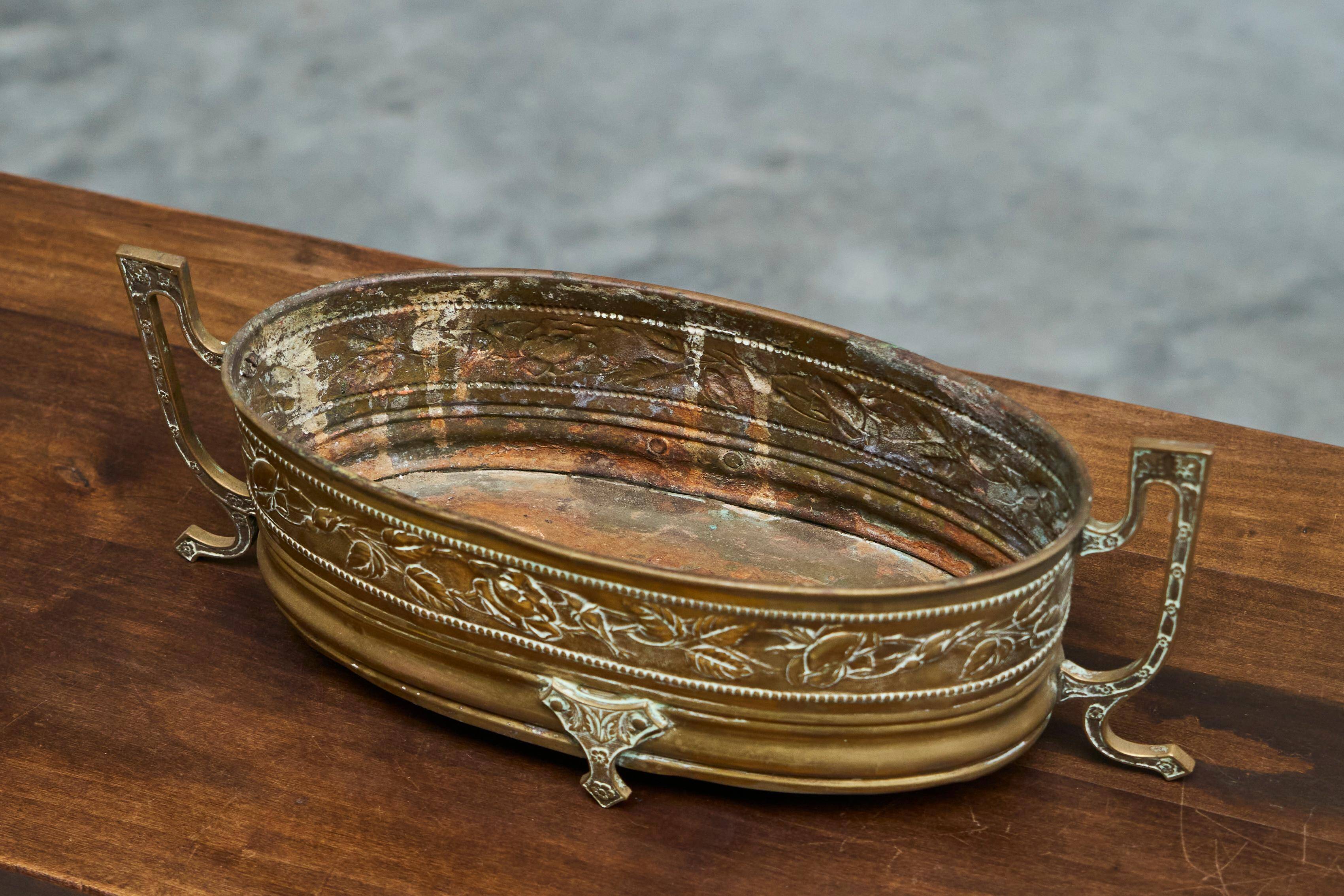 Neoclassical cache-pot in patinated brass, 19th century.