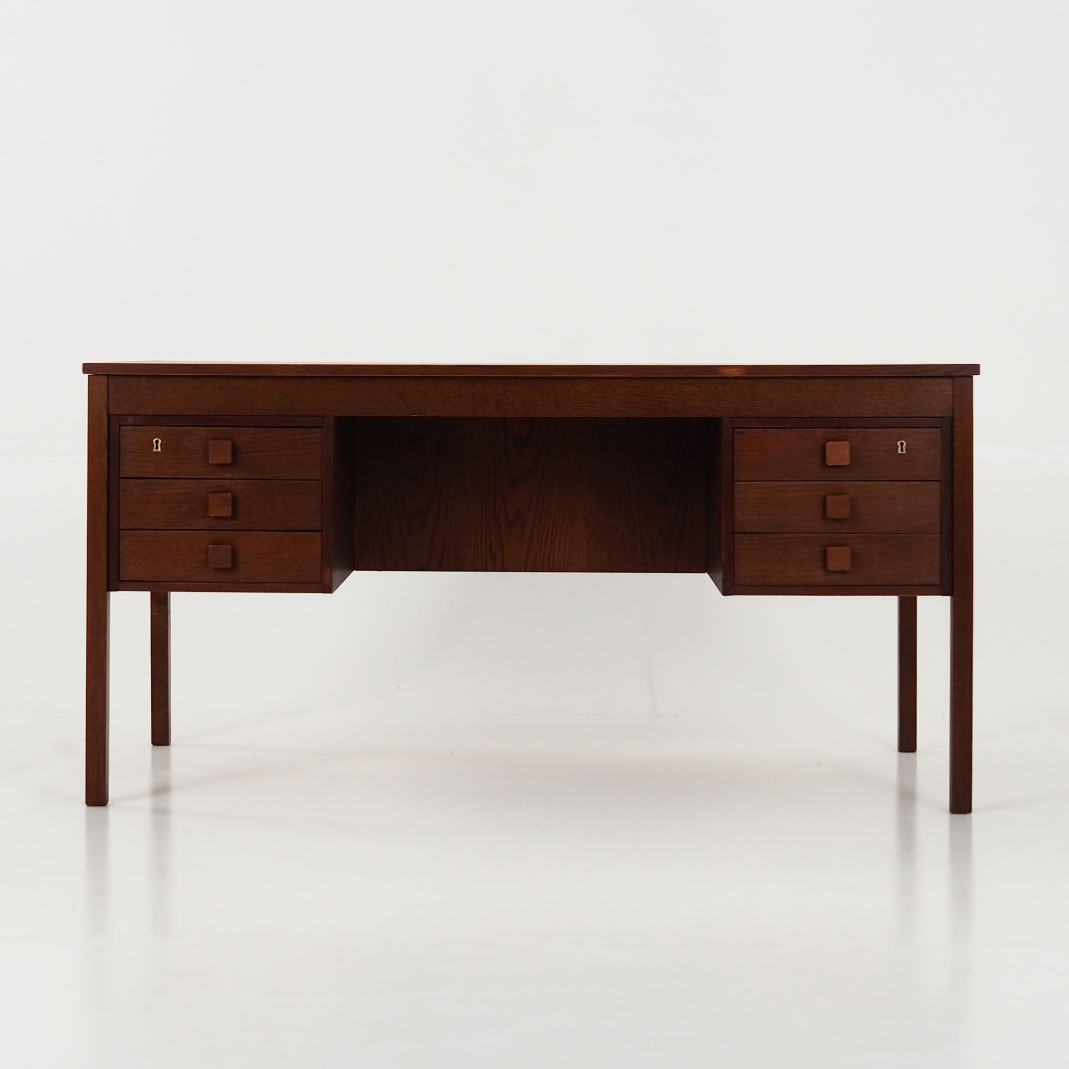 Oak wood desk by Domino Møbler Scandinavian design of the 1970s