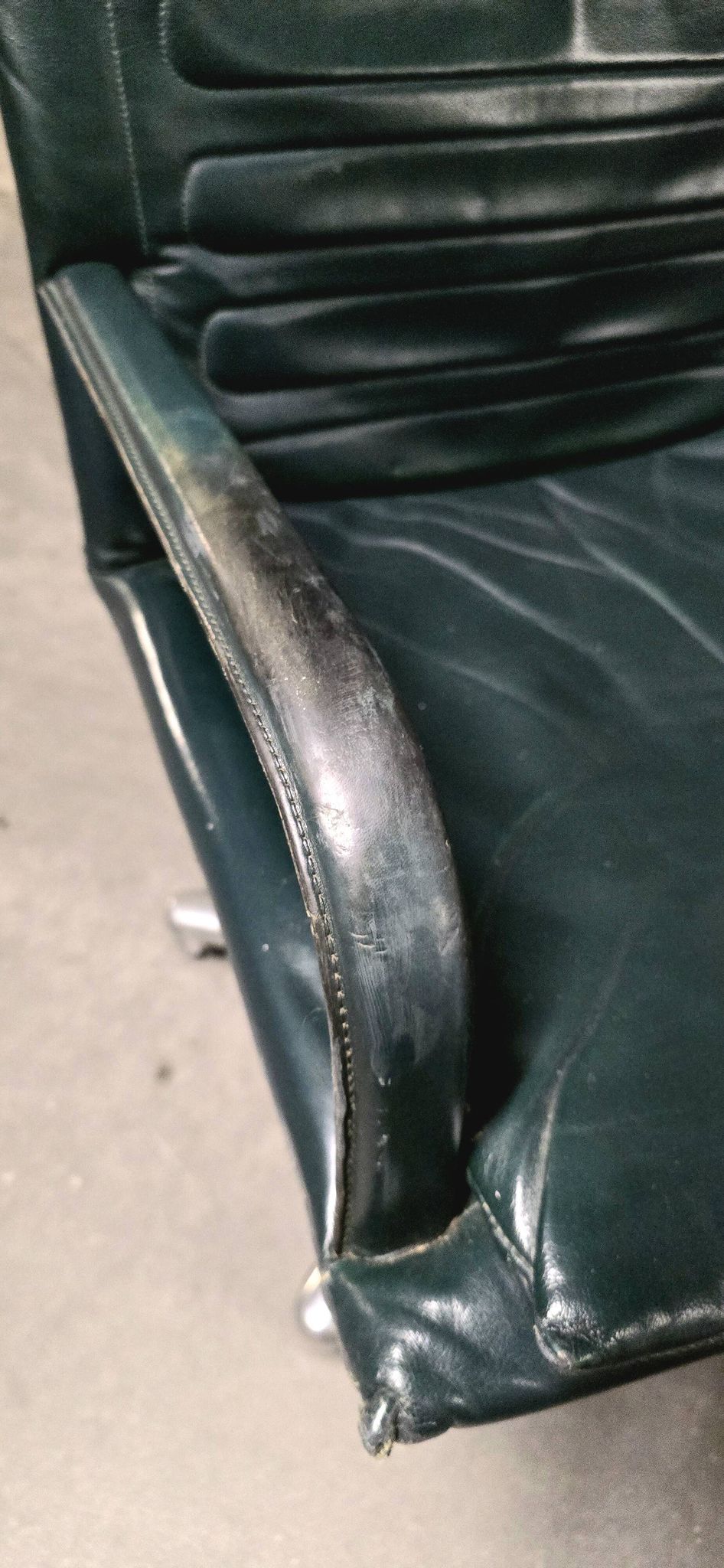 LOOP office chair – Pierluigi Molinari, 1992 – dark green leather