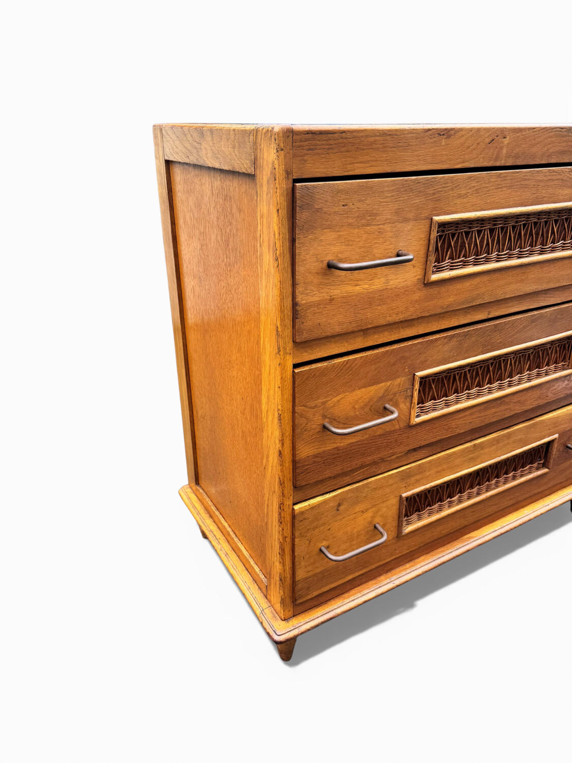 Vintage 1970s chest of drawers: wood and rattan, splayed legs.
