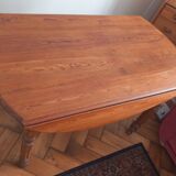 Round table with folding sides