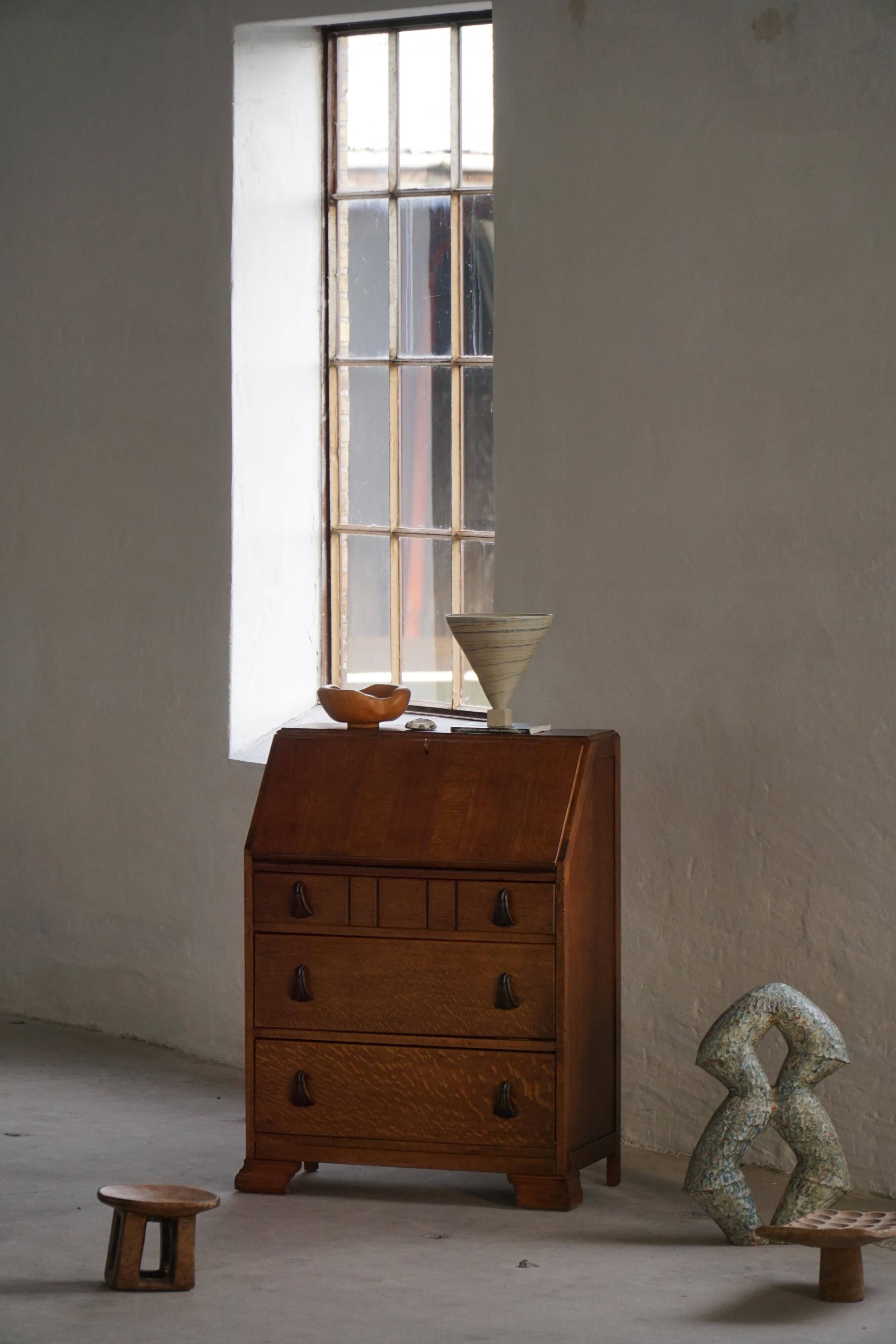 Desk / Chest of drawers in modern Danish oak from the early 20th century with shell handles.