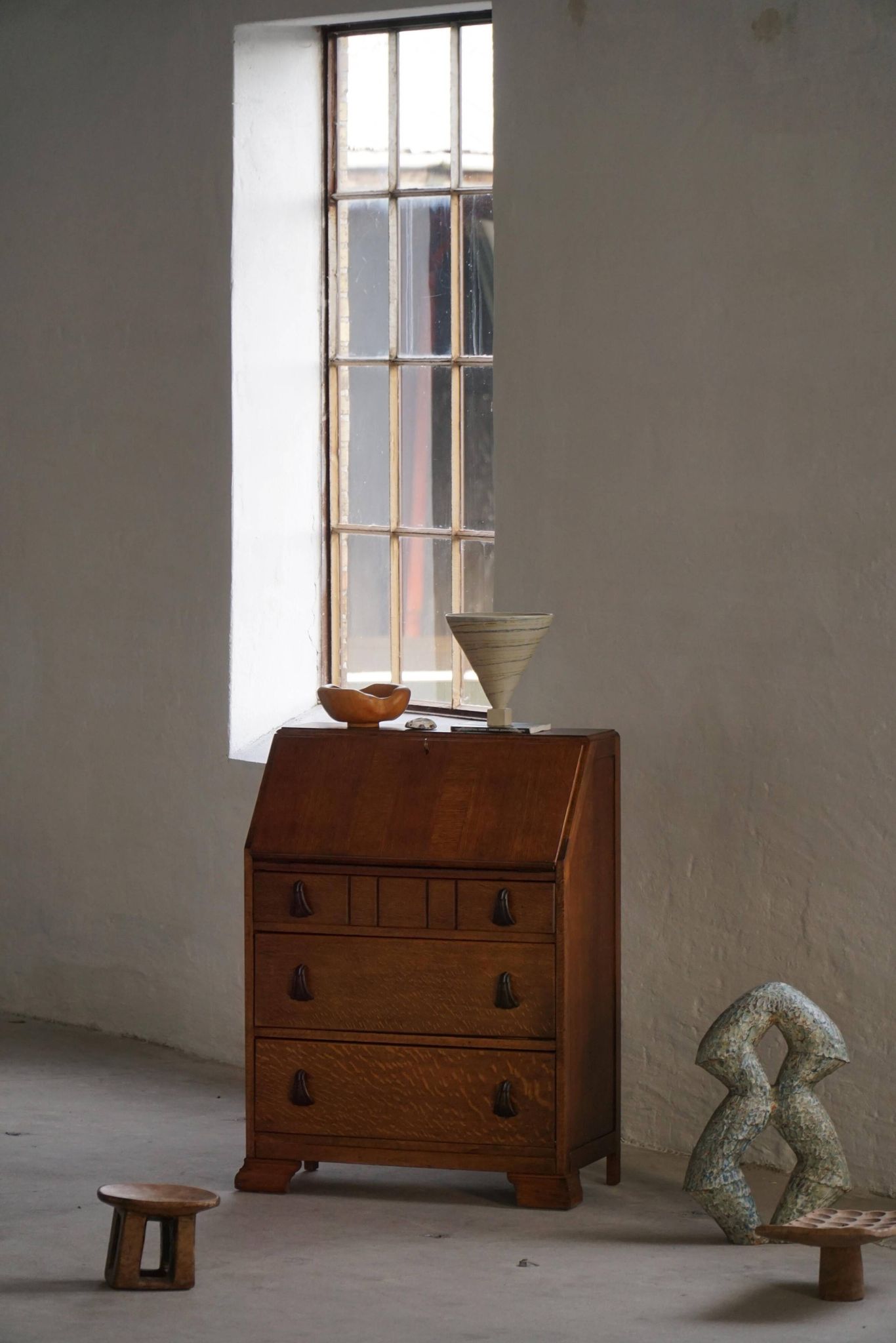 Desk / Chest of drawers in modern Danish oak from the early 20th century with shell handles.