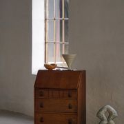 Desk / Chest of drawers in modern Danish oak from the early 20th century with shell handles.