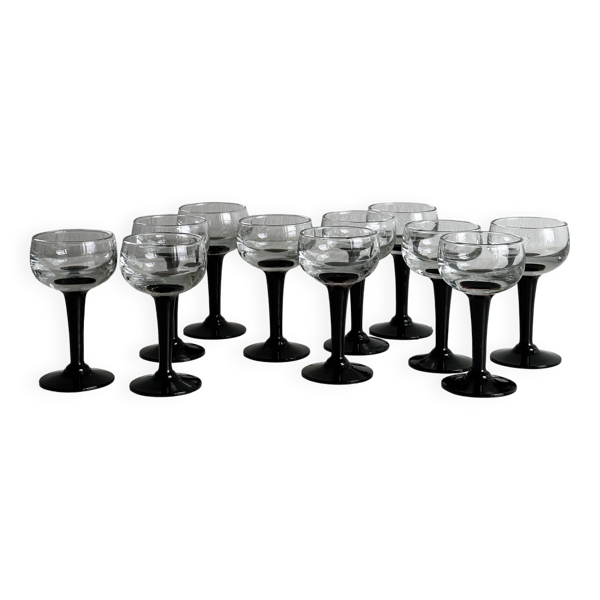 10 verres à liqueur à pied noir