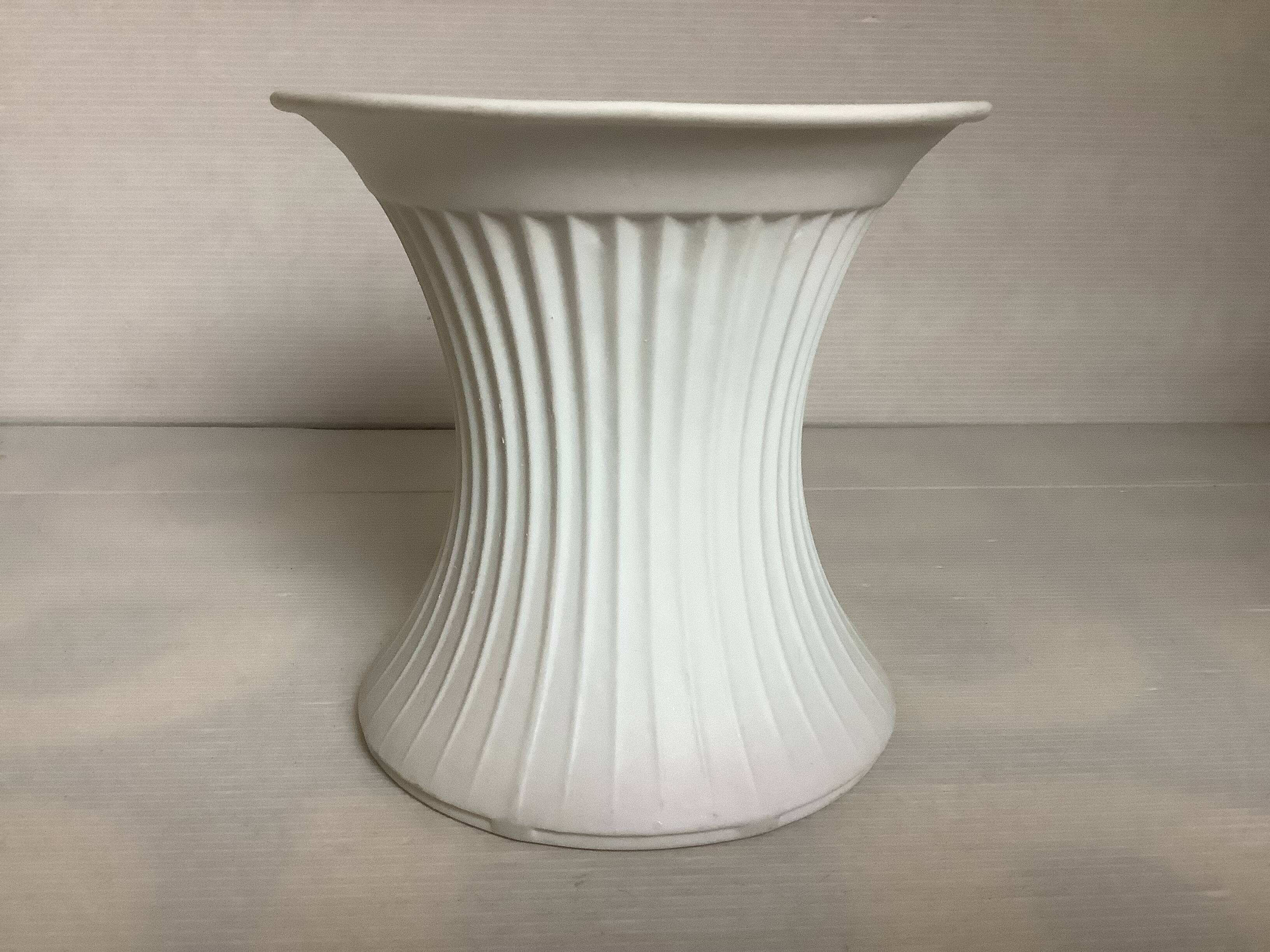 Vase style biscuit Serax design Ann Van Hoey