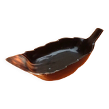 Cup / pocket cut out in the shape of a leaf
