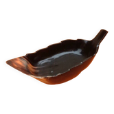 Cup / pocket cut out in the shape of a leaf