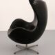 Fauteuil Egg – Arne Jacobsen, Danemark, 1960 – Cuir noir par Fritz Hansen