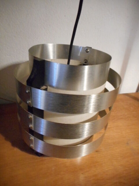Suspension stainless steel blades and wood