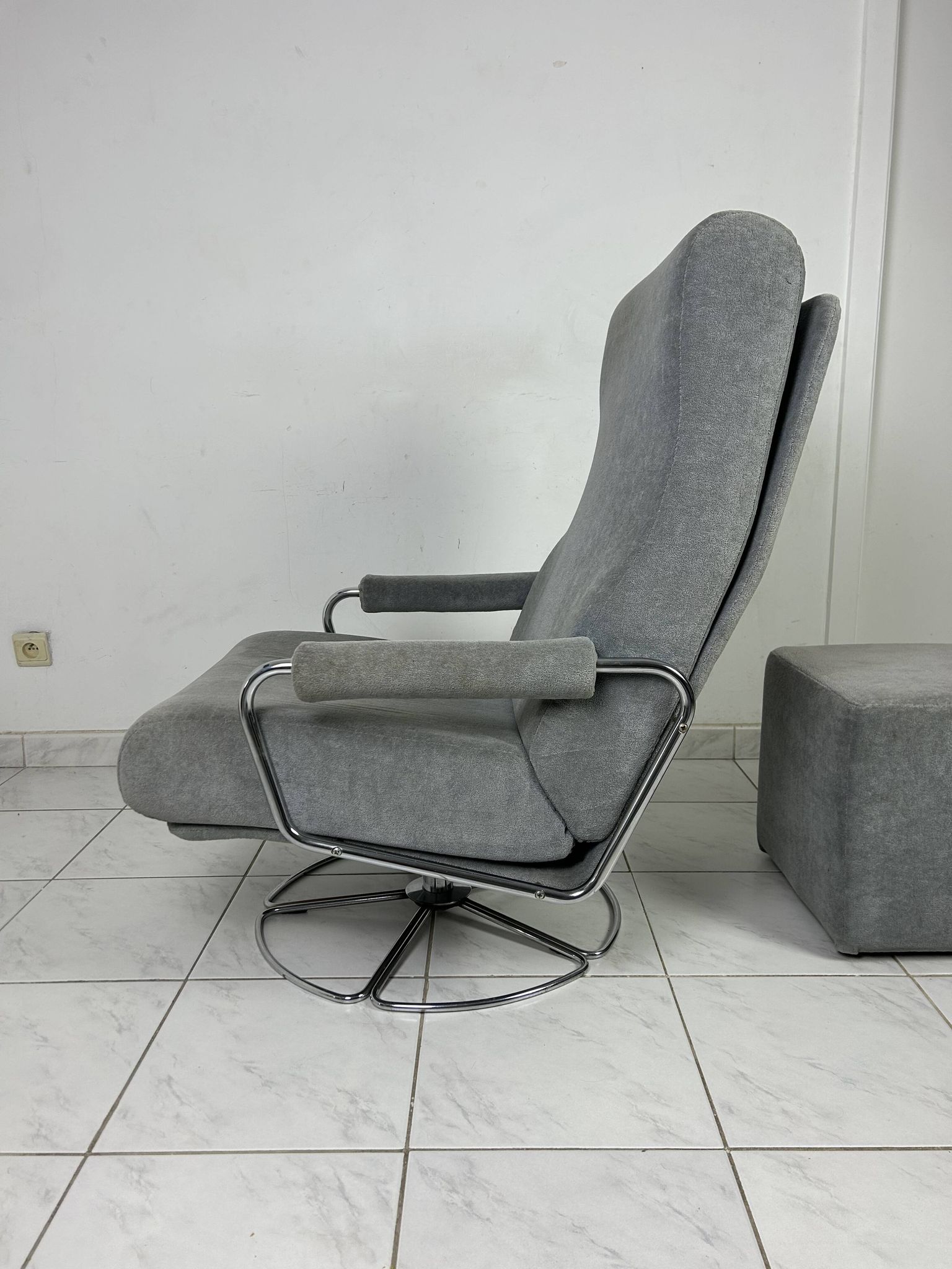 Vintage Gelderland swivel armchair with ottoman Jan des Bouvrie