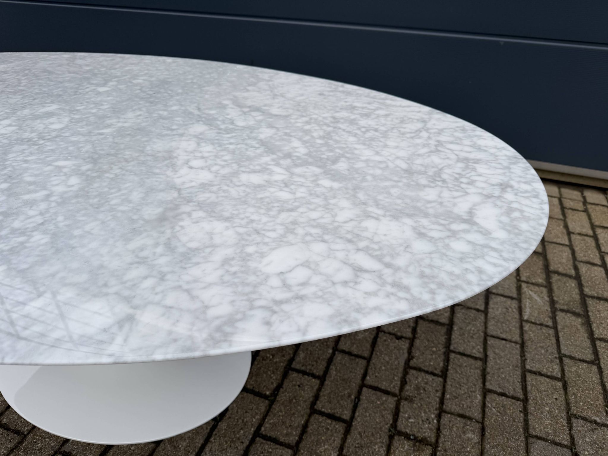 Original Knoll Tulip oval dining table (198cm) Carrara marble