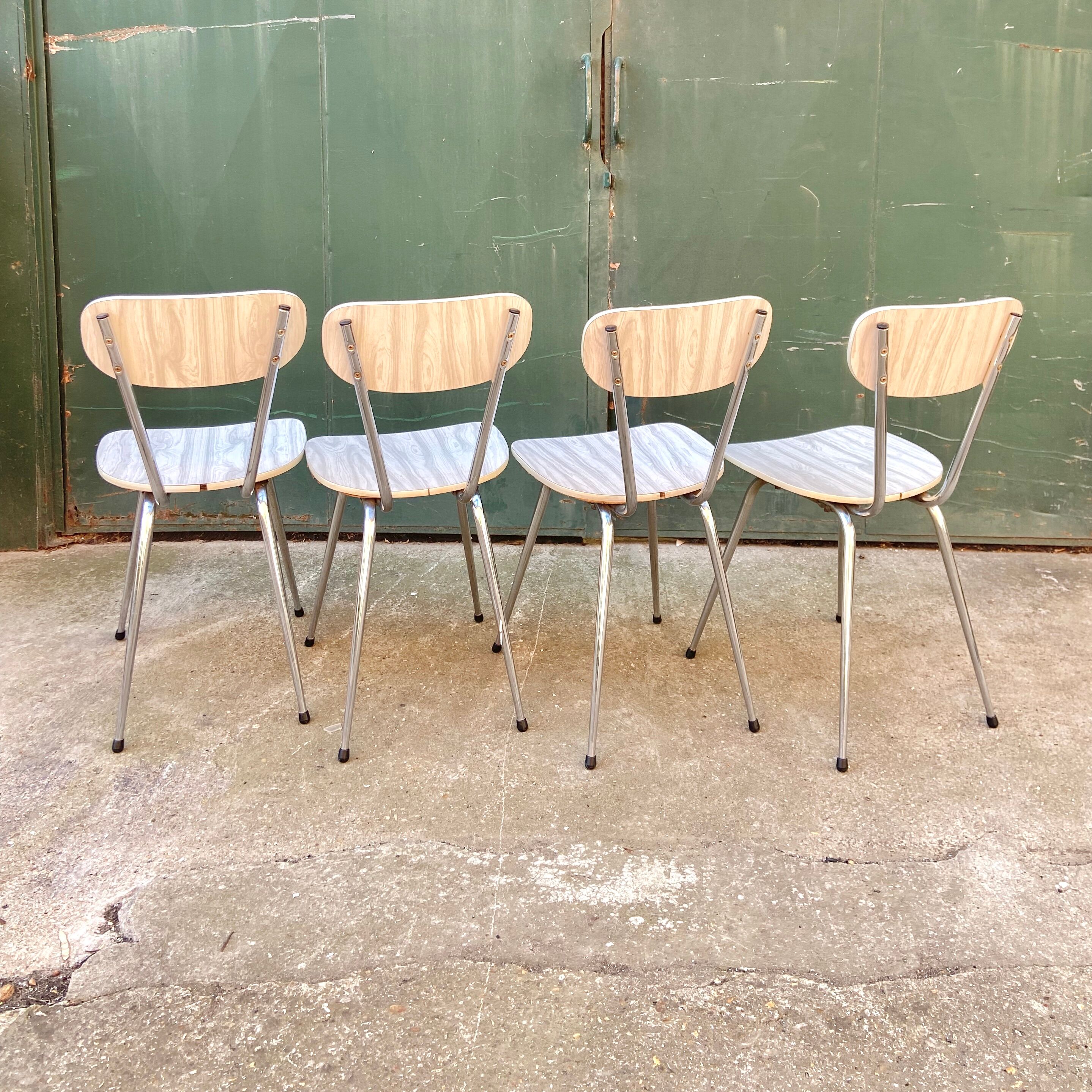Set of 4 chairs in formica