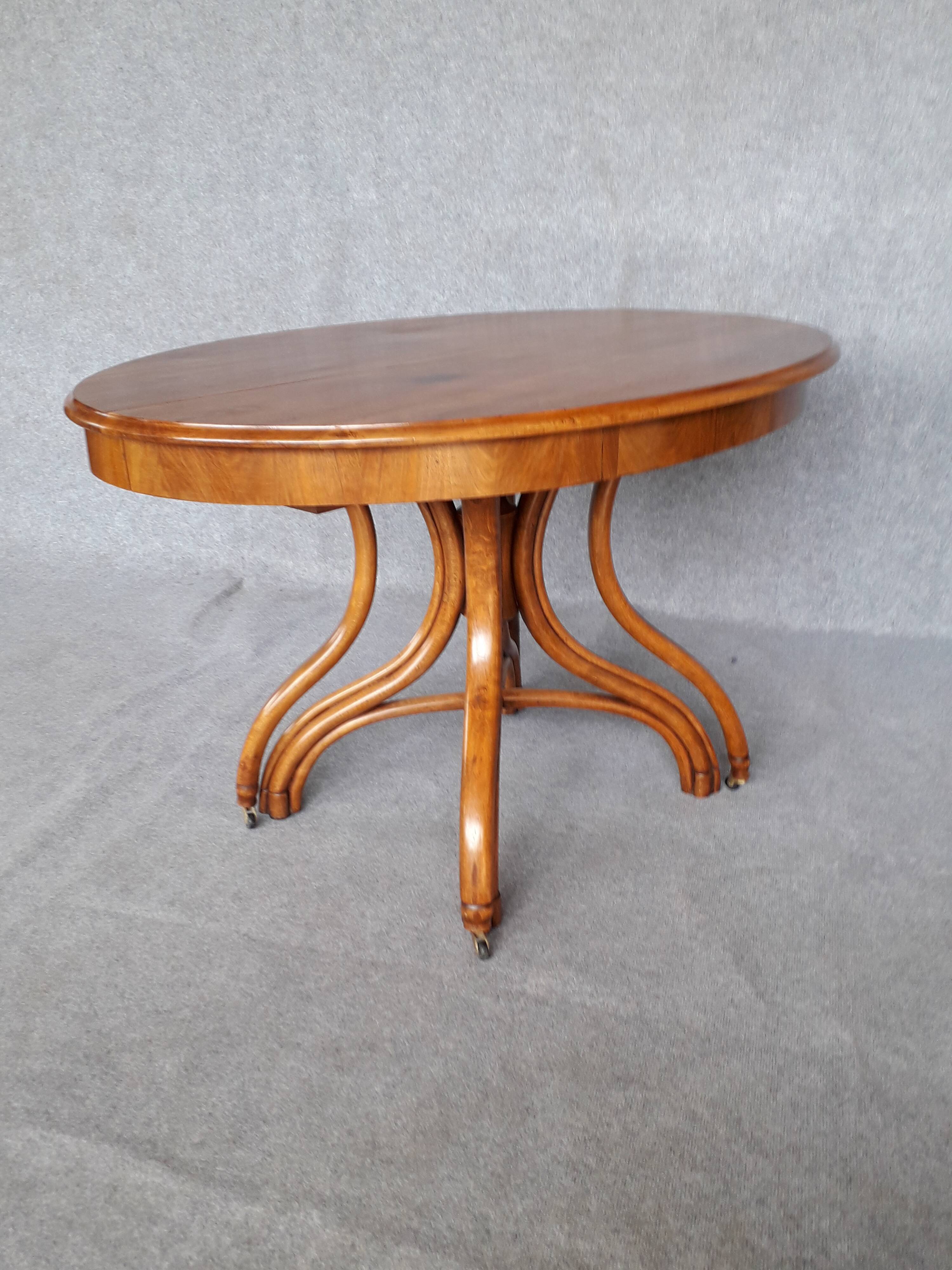 Extending table with vintage bentwood base from the end of the 19th century
