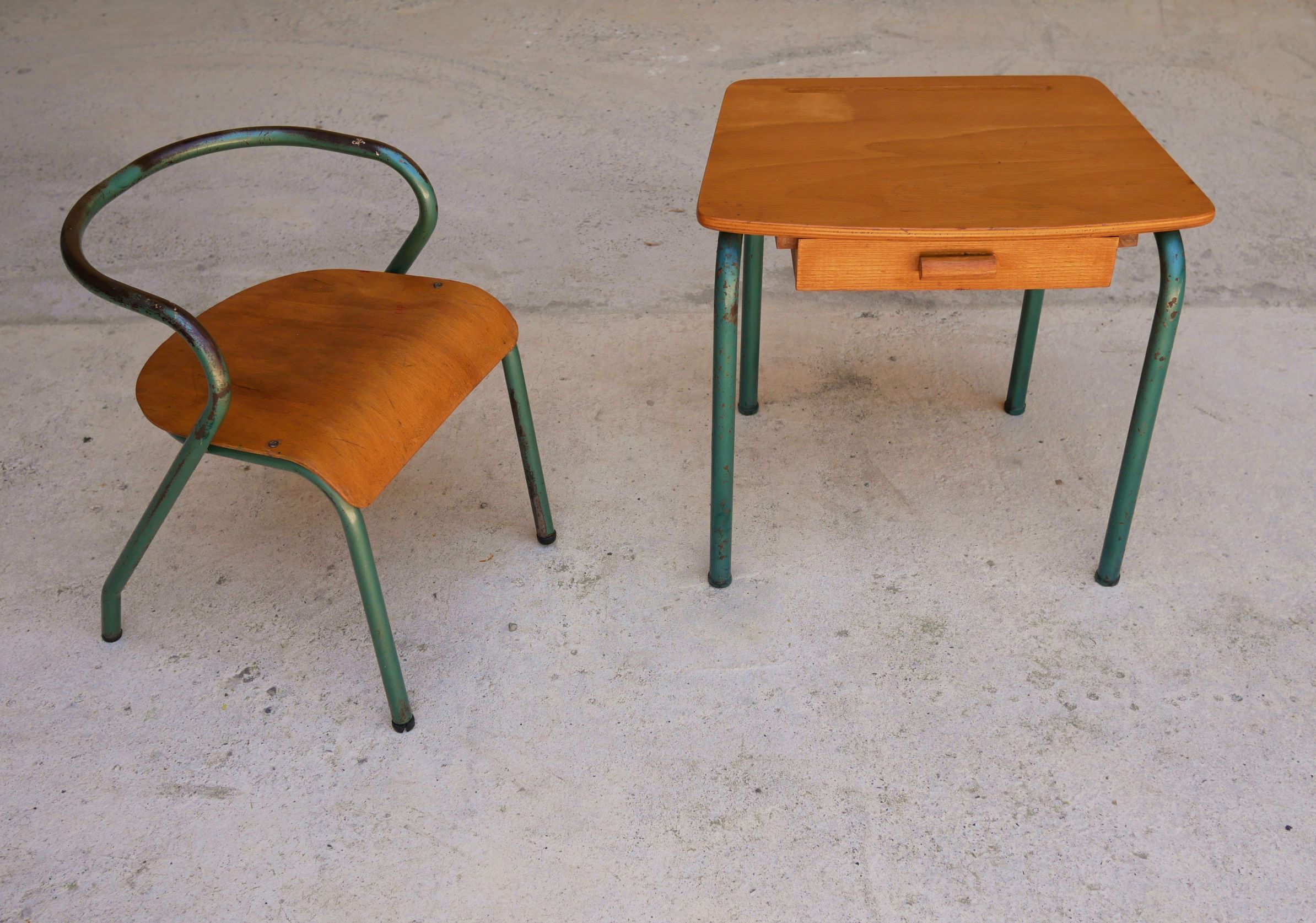 Desk and children's chair by Jacques Hitier for Mullca editions