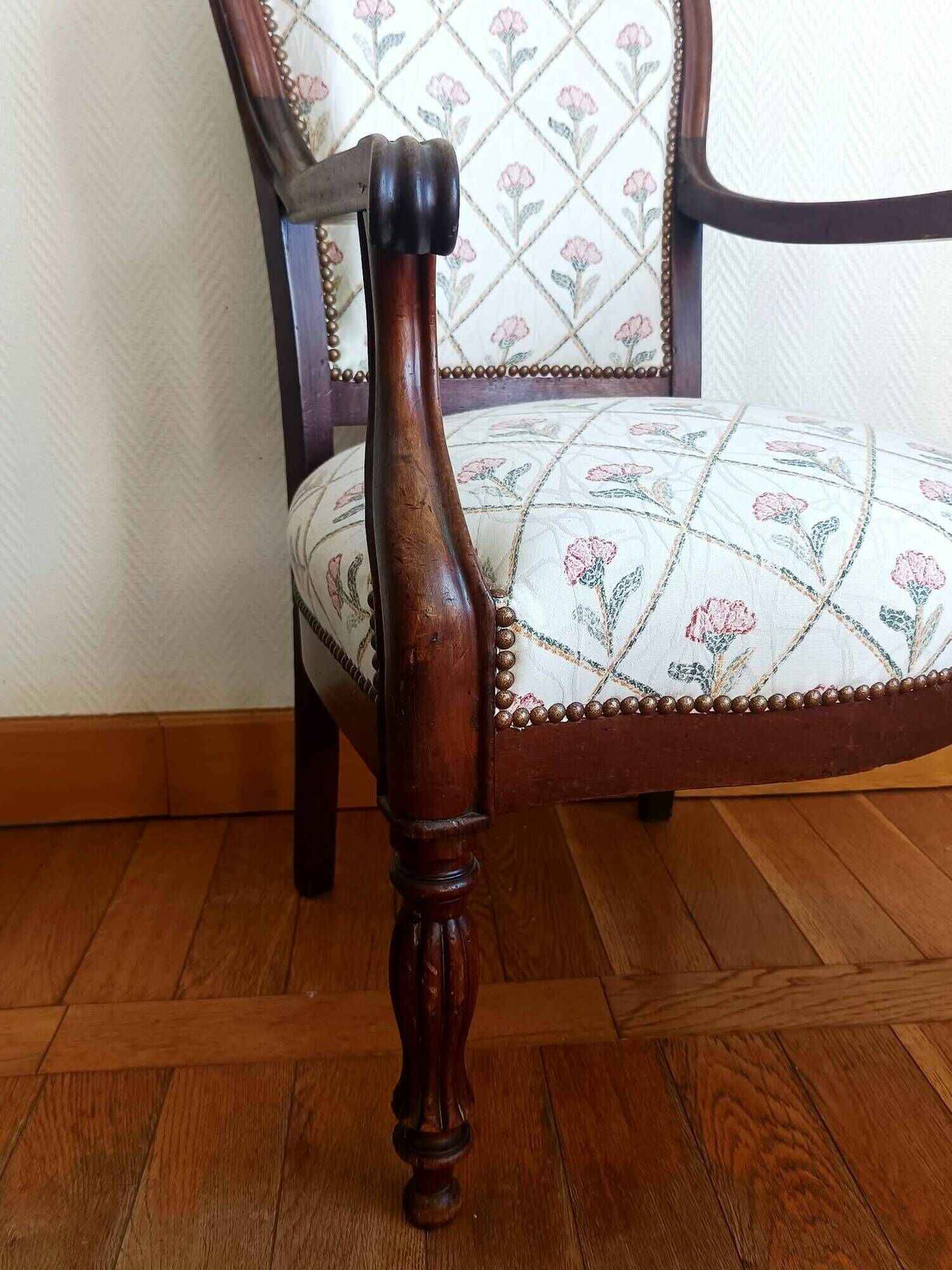 Voltaire armchair and its ottoman