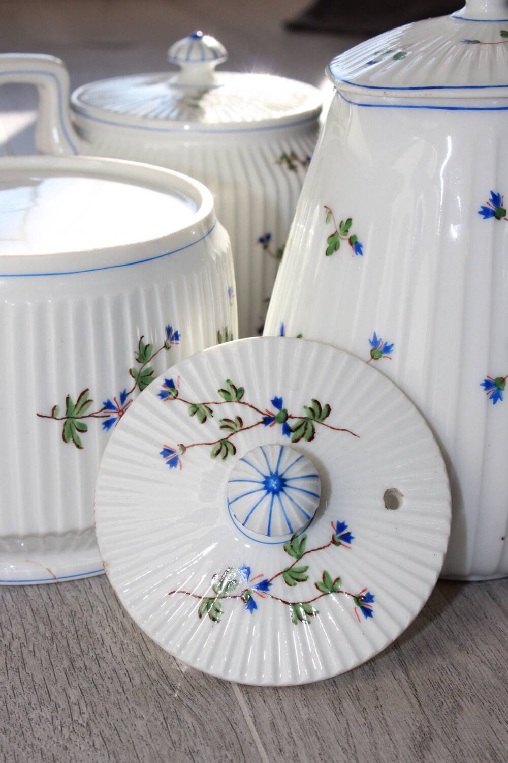 Service à thé ancien en porcelaine