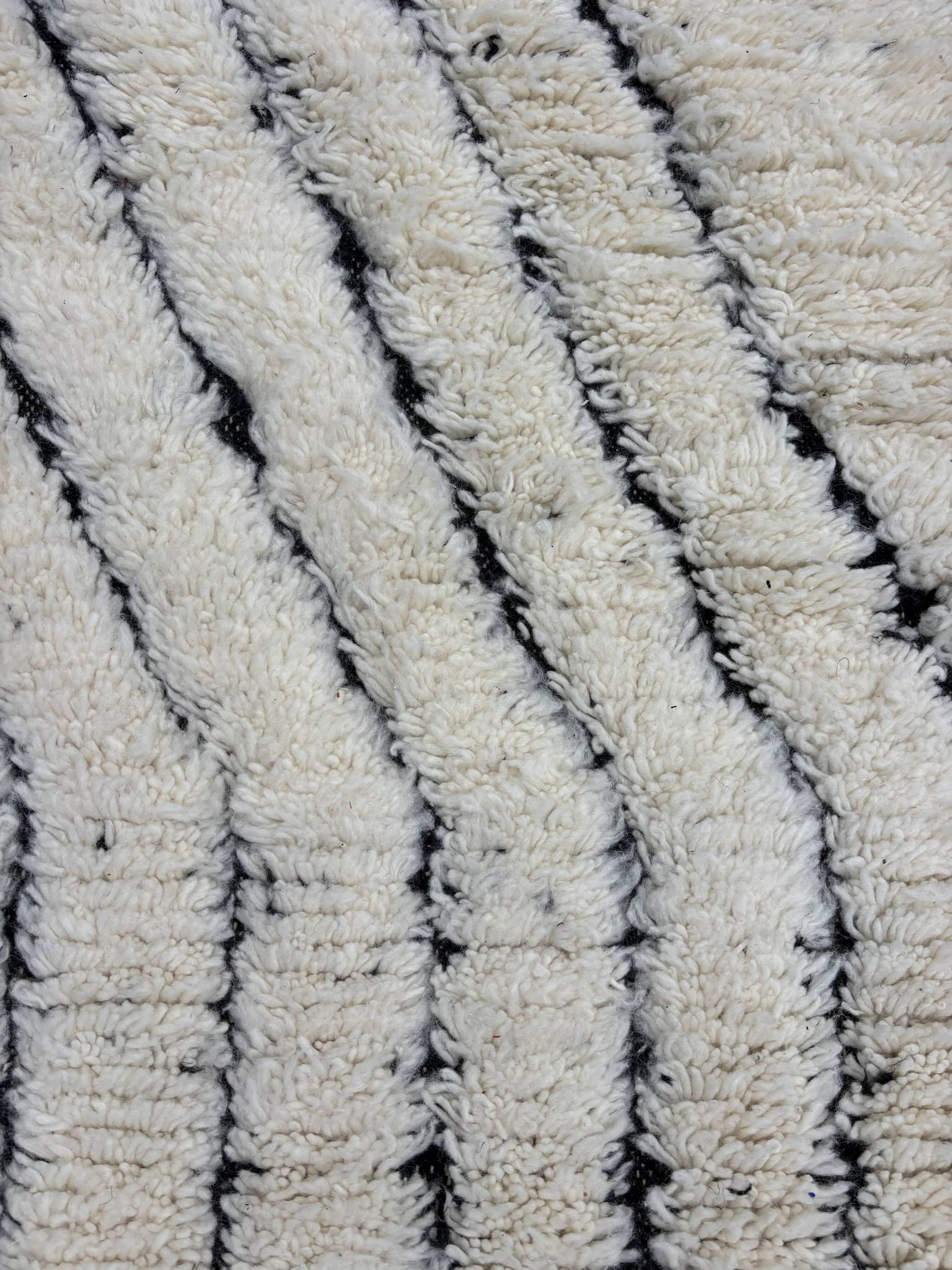Large Beni Ouarain rug 190 × 300 cm – Graphic Berber rug in wool fa