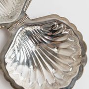 Elegant silver-tone Italian vintage 1960s shell-shaped sugar bowl with spoon
