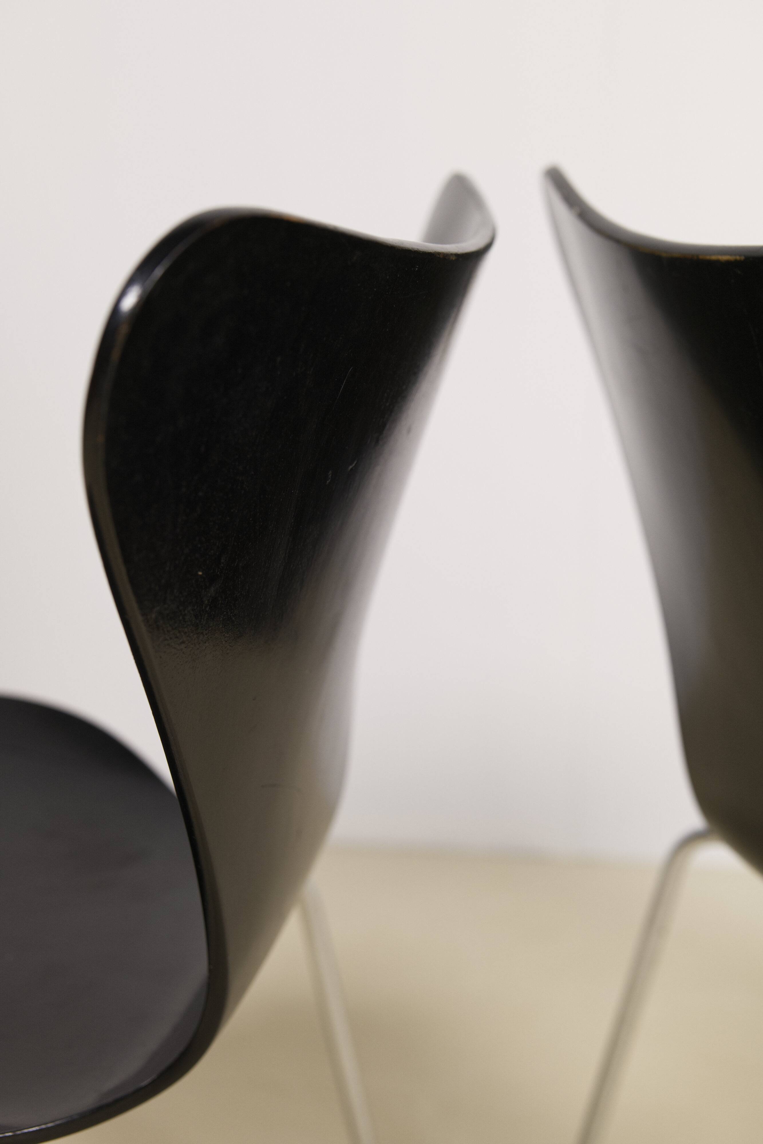 Pair of early 3107 "Syveren" Arne Jacobsen dining chairs, 1965